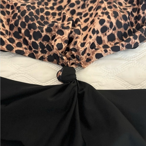 Pink Lily Animal Print top w/black bottom “one piece” size L - Picture 6 of 9